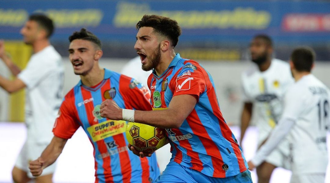 Το χωριό που πηγαίνει τρένο και η «εξουσία» που καταρρέει