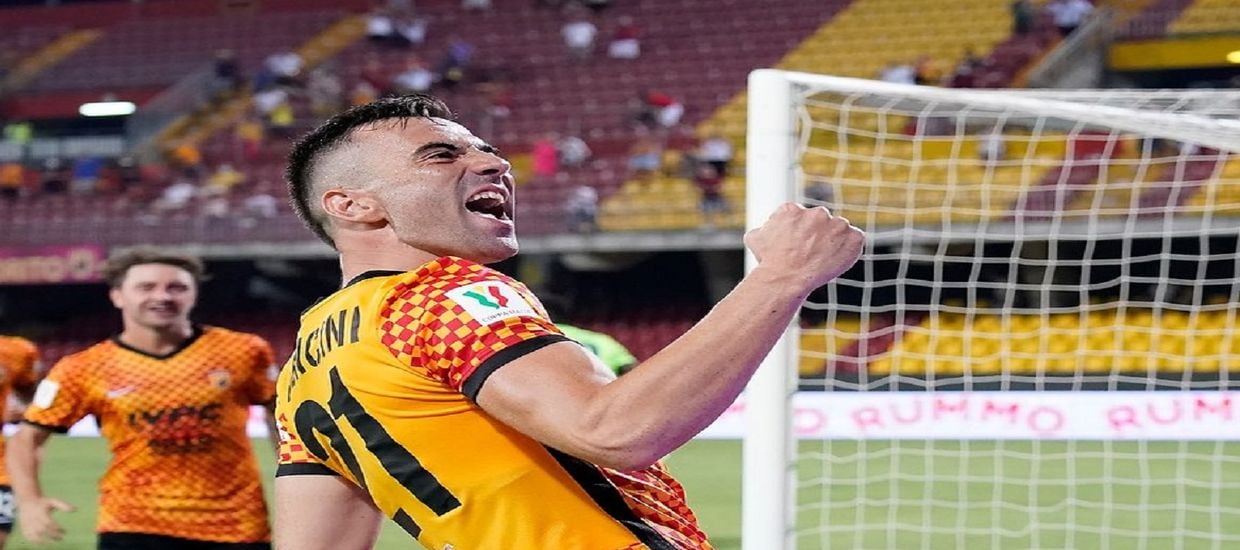 Μπροστά κούκλες, πίσω.. πανούκλες!