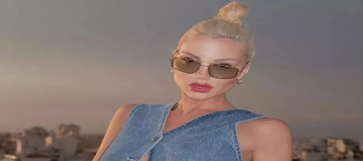 Αλεξάνδρα Παναγιώταρου: Η προκλητική πόζα με το μπουρνούζι (ΦΩΤΟ)