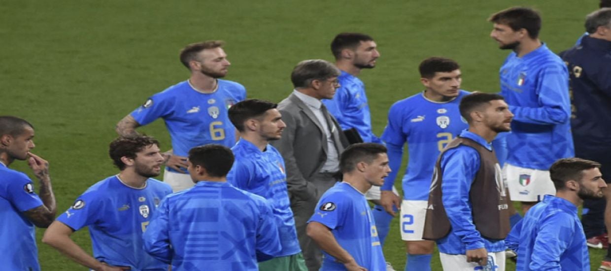 Εχει και πιο κάτω για την «ατζούρα»