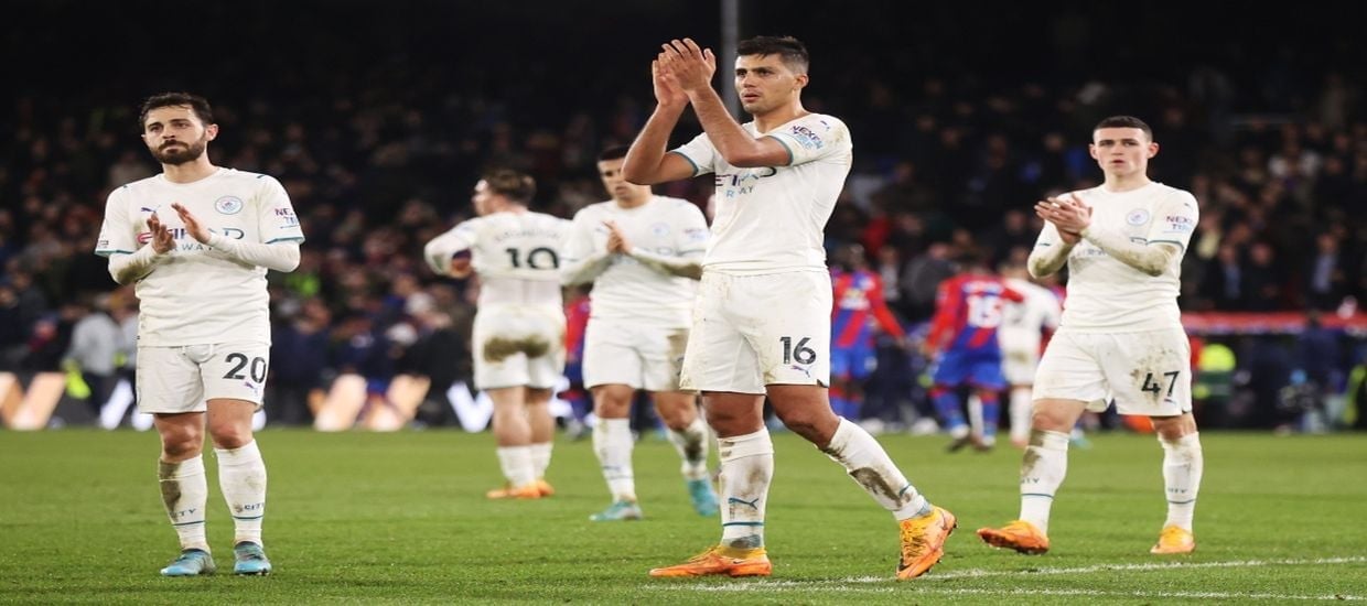 Κάποιος γκελάρει και κάποιος ηρεμεί τα πλήθη