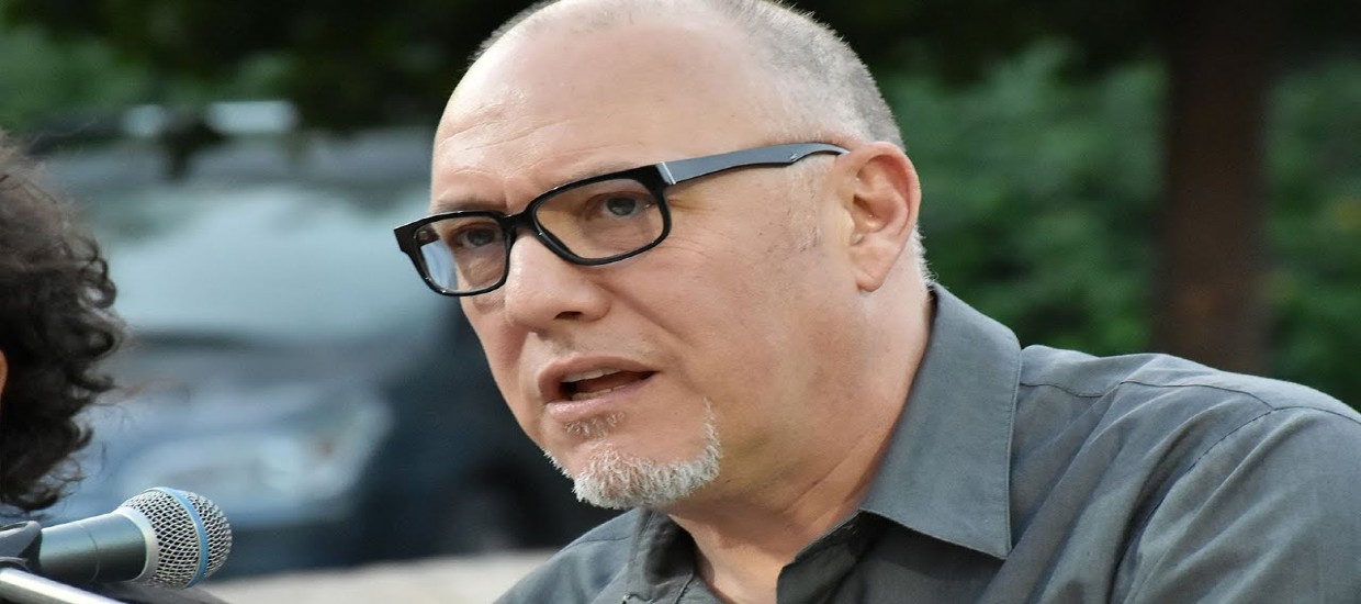 Έξαλλος ο Καραλής!