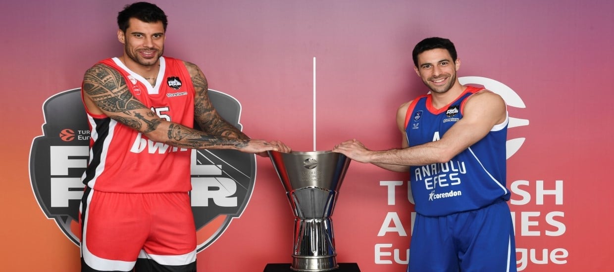 Πέφτουν κορμιά στη Σερβία