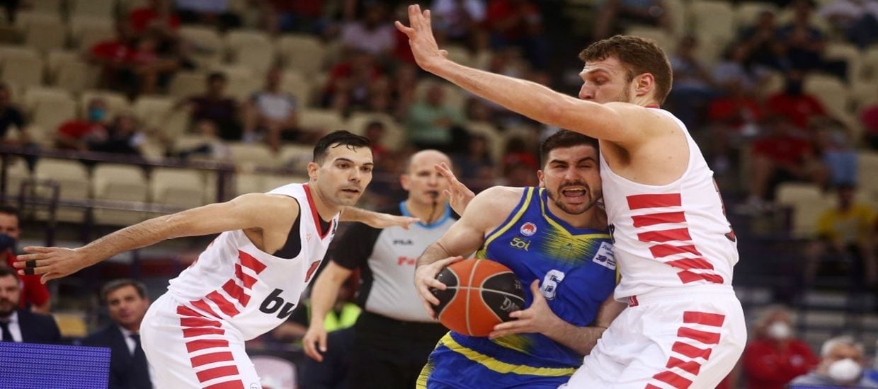 Με τον Σλούκα και τον Βεζένκοφ