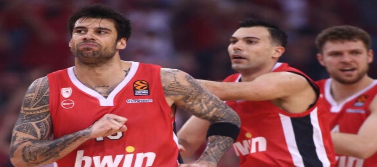 Τα δίνει όλα για το 2-0 ο Ολυμπιακός