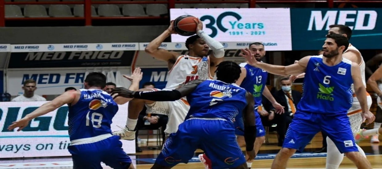 Μέτωπα σε Λάρισα και Πάτρα