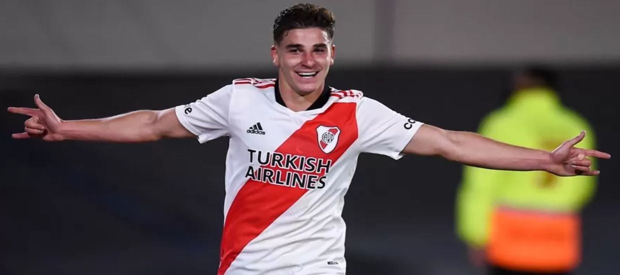 «Αλλού» η προσοχή της Ρίβερ