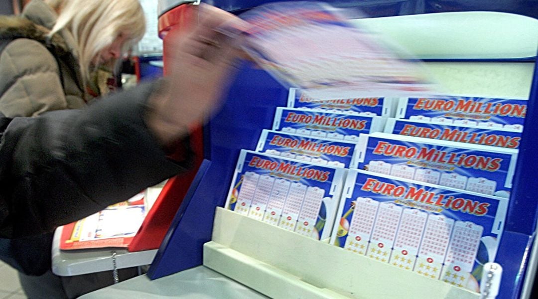Βρήκε δελτίο στο δρόμο που κέρδιζε 12 εκατομμύρια ευρώ!
