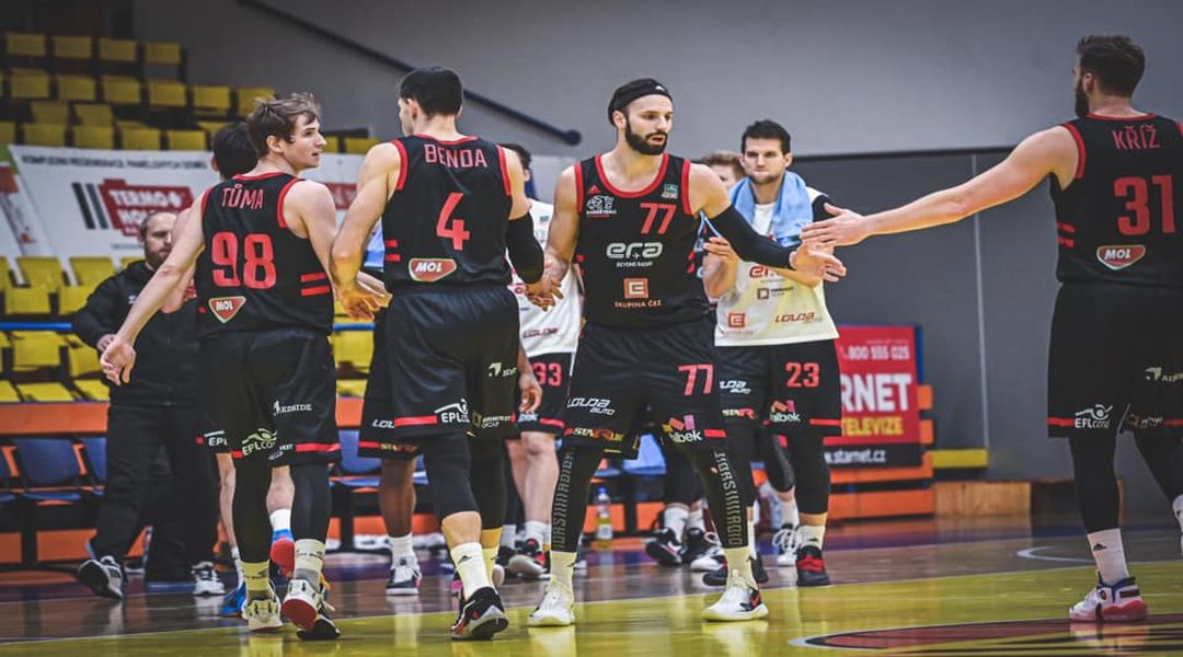 Πρεμιέρα με έδρες