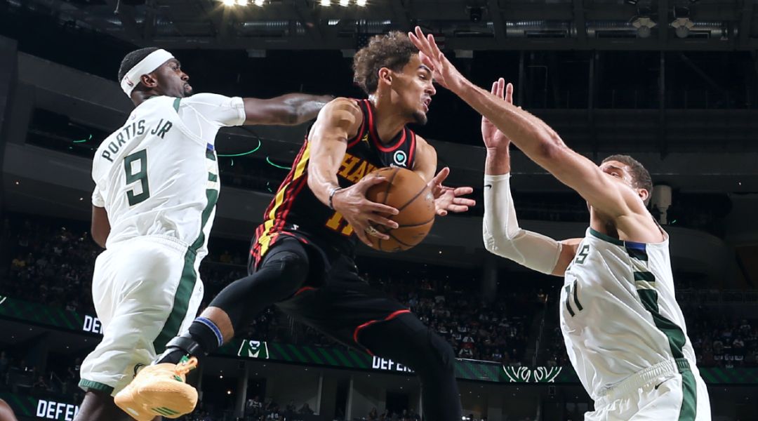 Η άμυνα των Μπακς φέρνει λάθη στους Χοκς