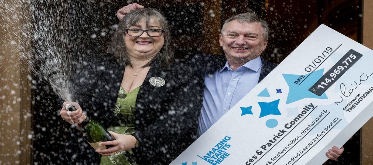 Η γυναίκα που κέρδισε 115 εκατ. λίρες στο λαχείο, έχει δώσει ήδη τα μισά σε φιλανθρωπίες!