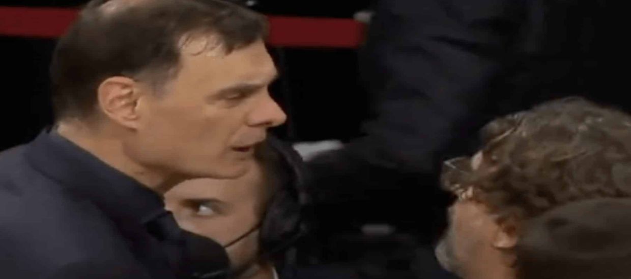 Παραλίγο στα χέρια Μπατζώκας με Τρινκιέρι! (BINTEO)