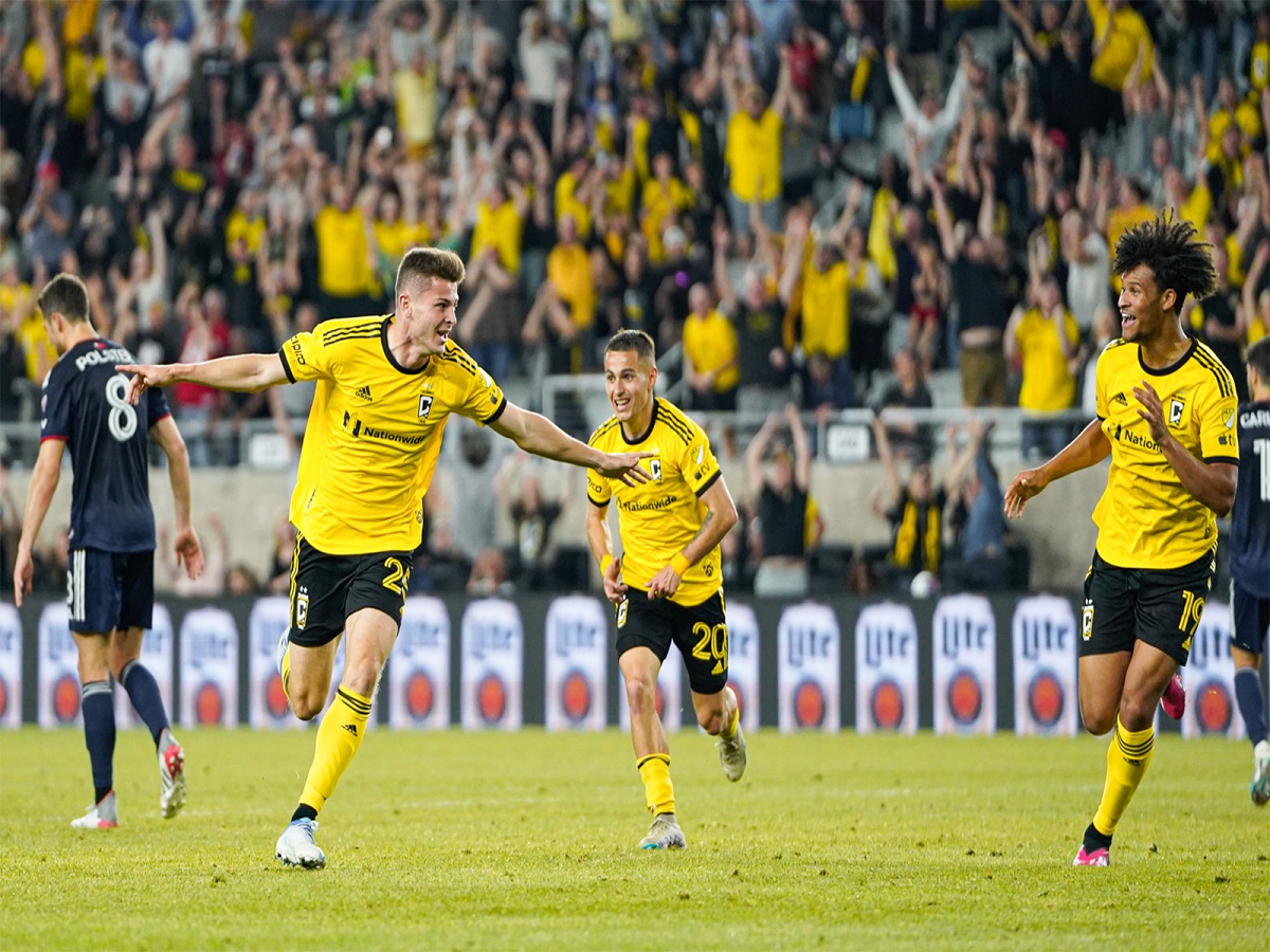 sarlot-kolompoys-kroy-230423