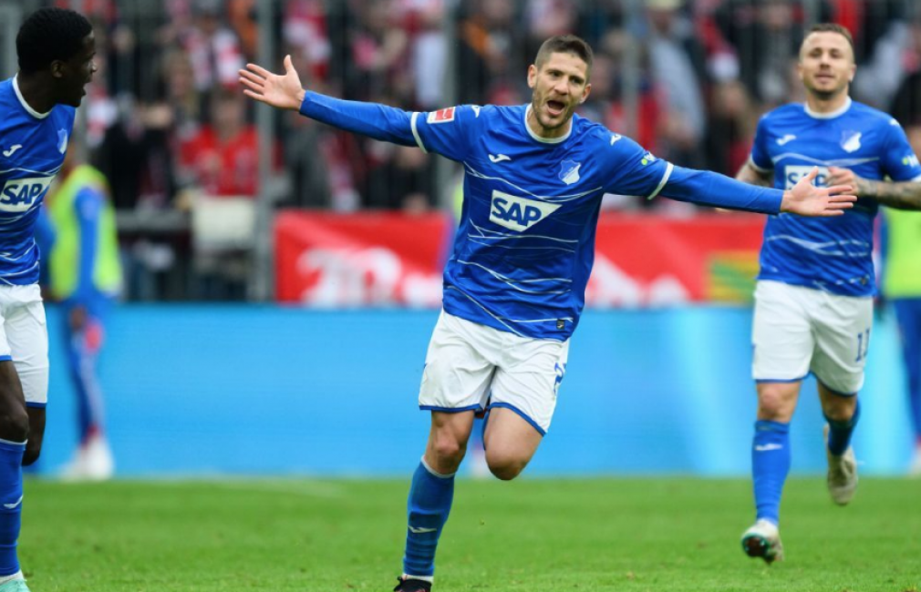 Με τη φόρμα Χόφενχαϊμ και Άστον Βίλα