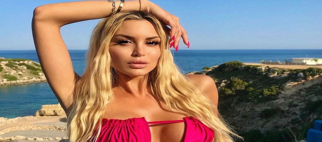 Η Παναγιώταρου χωρίς σουτιέν «κρυώνει» στο ασανσέρ και βγάζει μάτι! (ΦΩΤΟ)