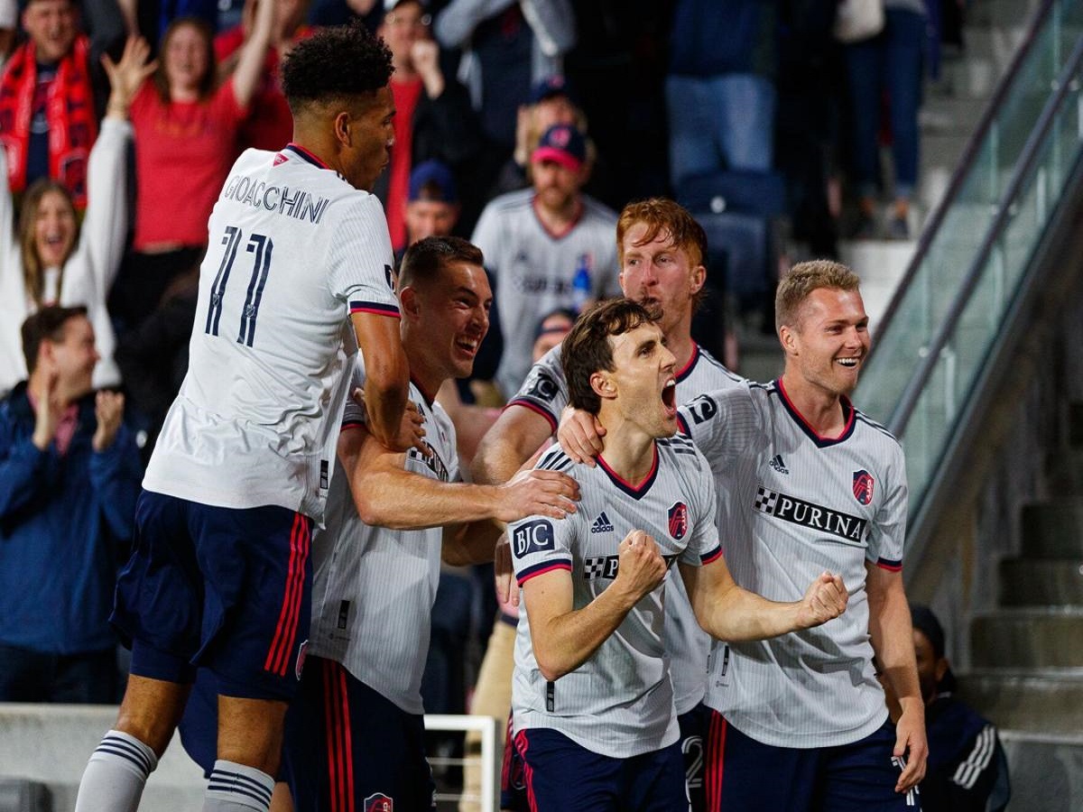 koloranto-rapints-sent-loyis-siti-230423