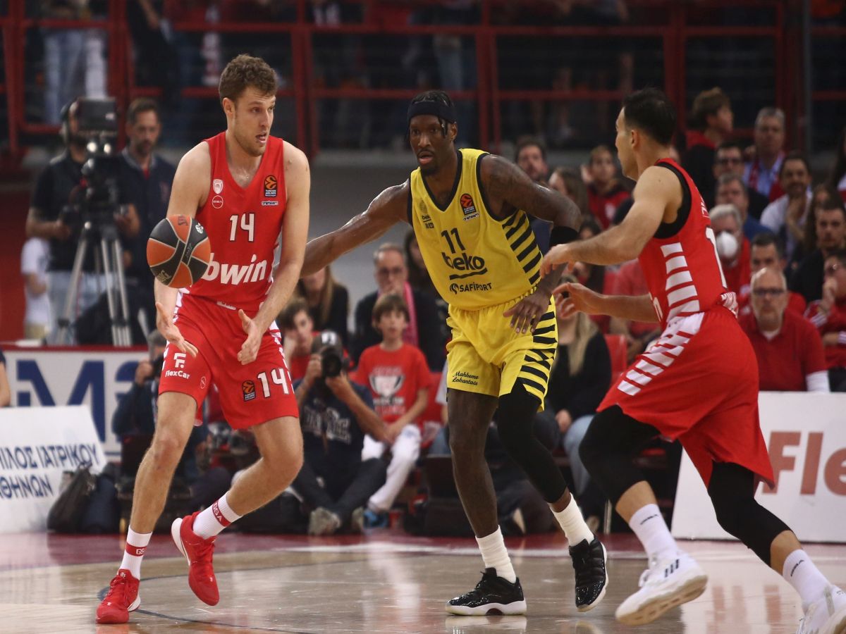 Novibet: Φενέρμπαχτσε – Ολυμπιακός και Ζαλγκίρις – Μπαρτσελόνα με πολλές επιλογές