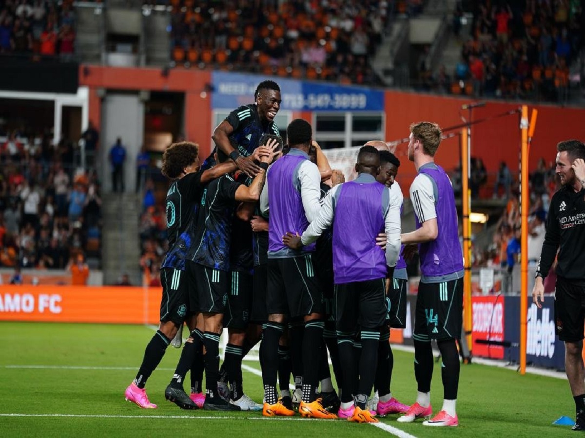 ntinamo-xioyston-siatl-saoynters-140523