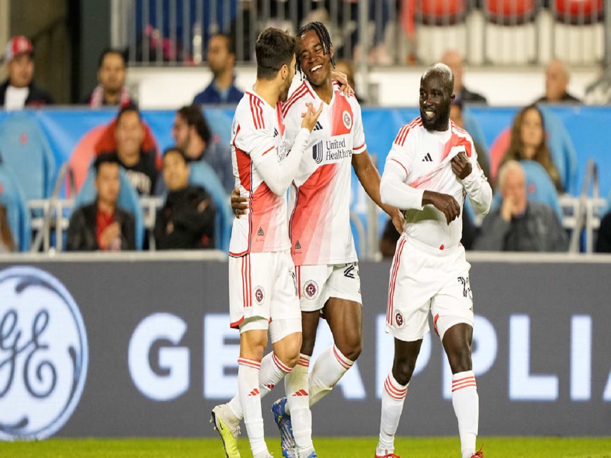 nioy-ingklant-sikago-faiar-280523