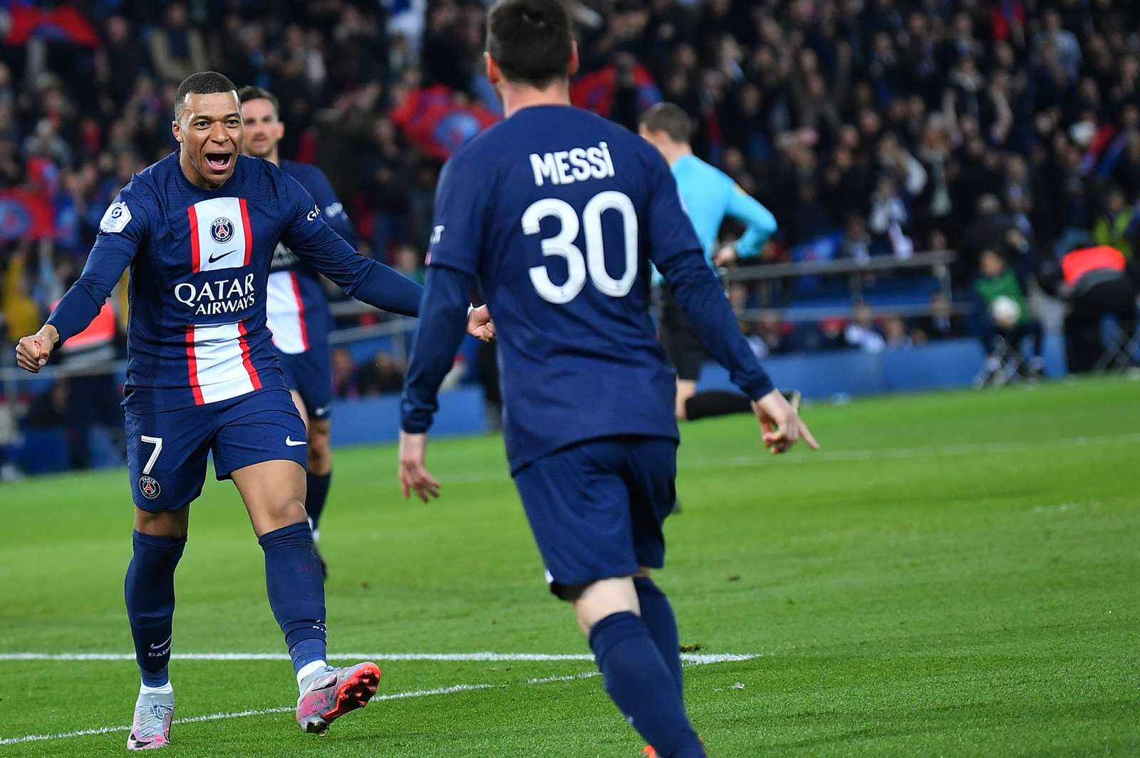 Σκόρερ, πέναλτι και κόκκινες