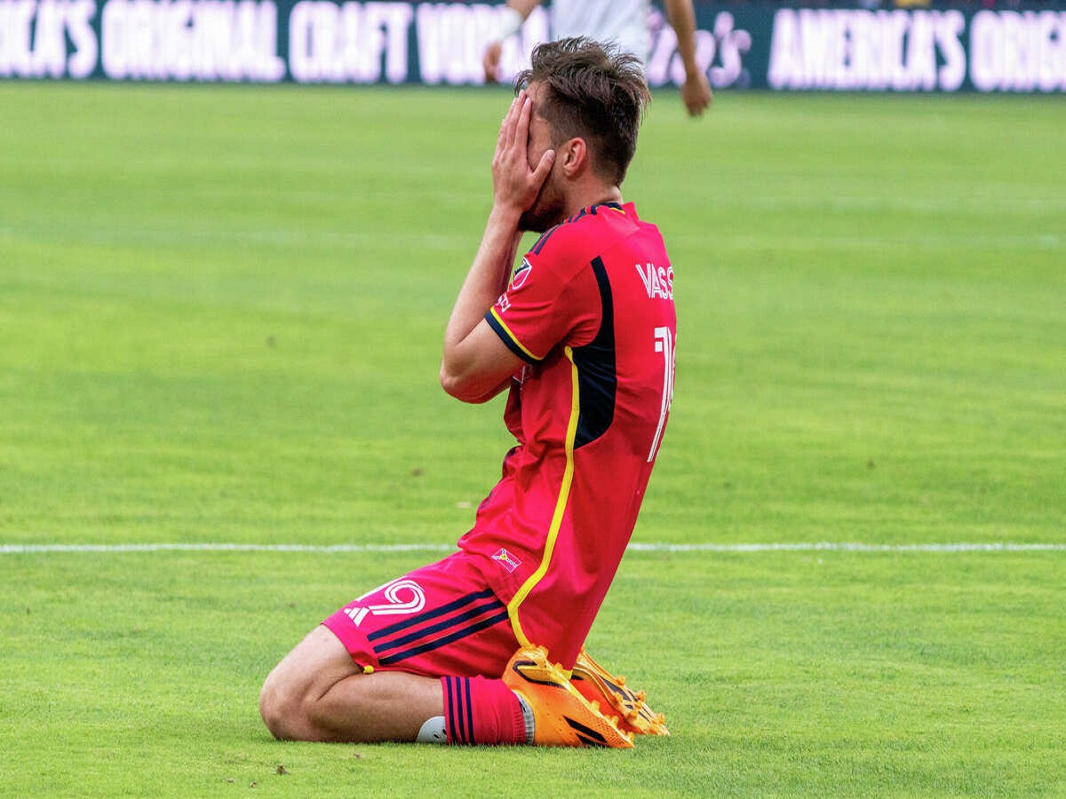 sent-loyis-siti-real-solt-leik-220623