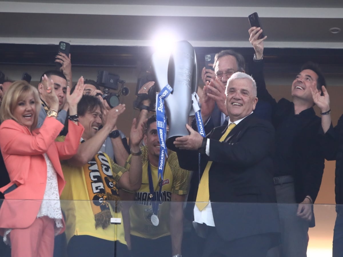 Ο διάλογος – «φωτιά» Μελισσανίδη-Αλμέιδα που οδηγεί την ΑΕΚ στην κορυφή