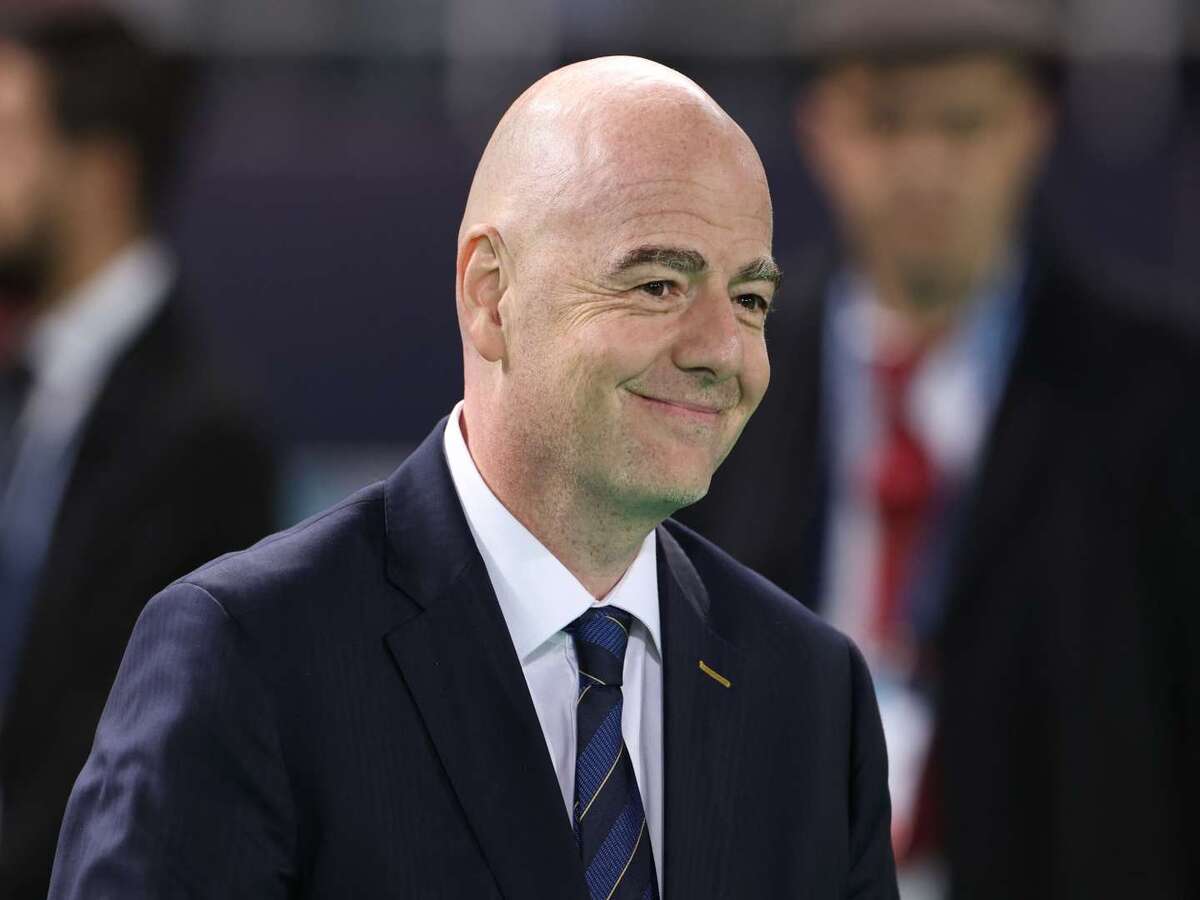 Υποκλίνεται στον ΠΑΟΚ ο πρόεδρος της FIFA