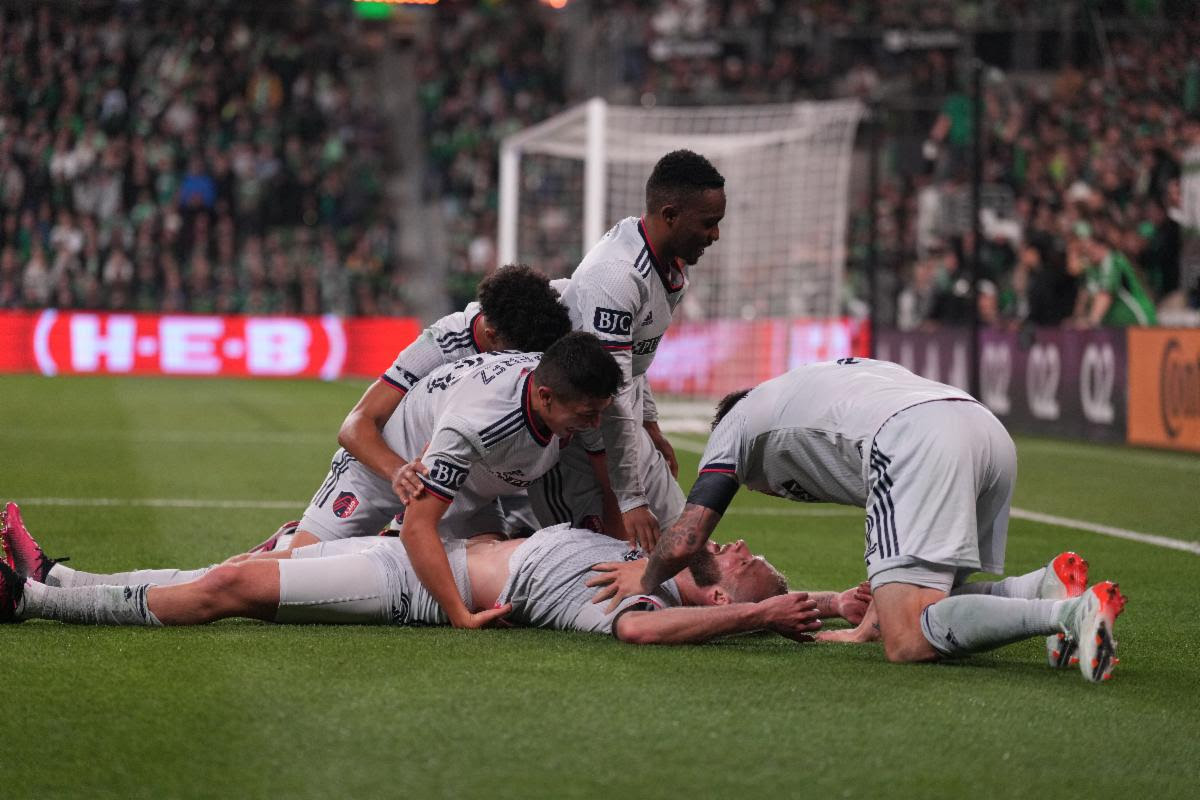 sent-loyis-ostin-210823