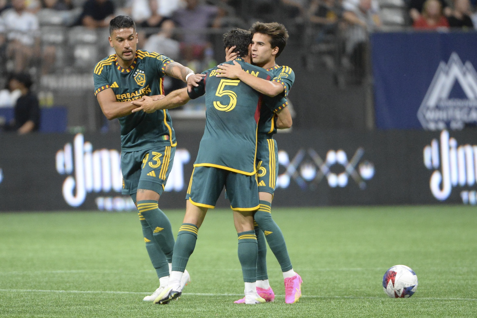 la-gkalaksi-sikago-270823