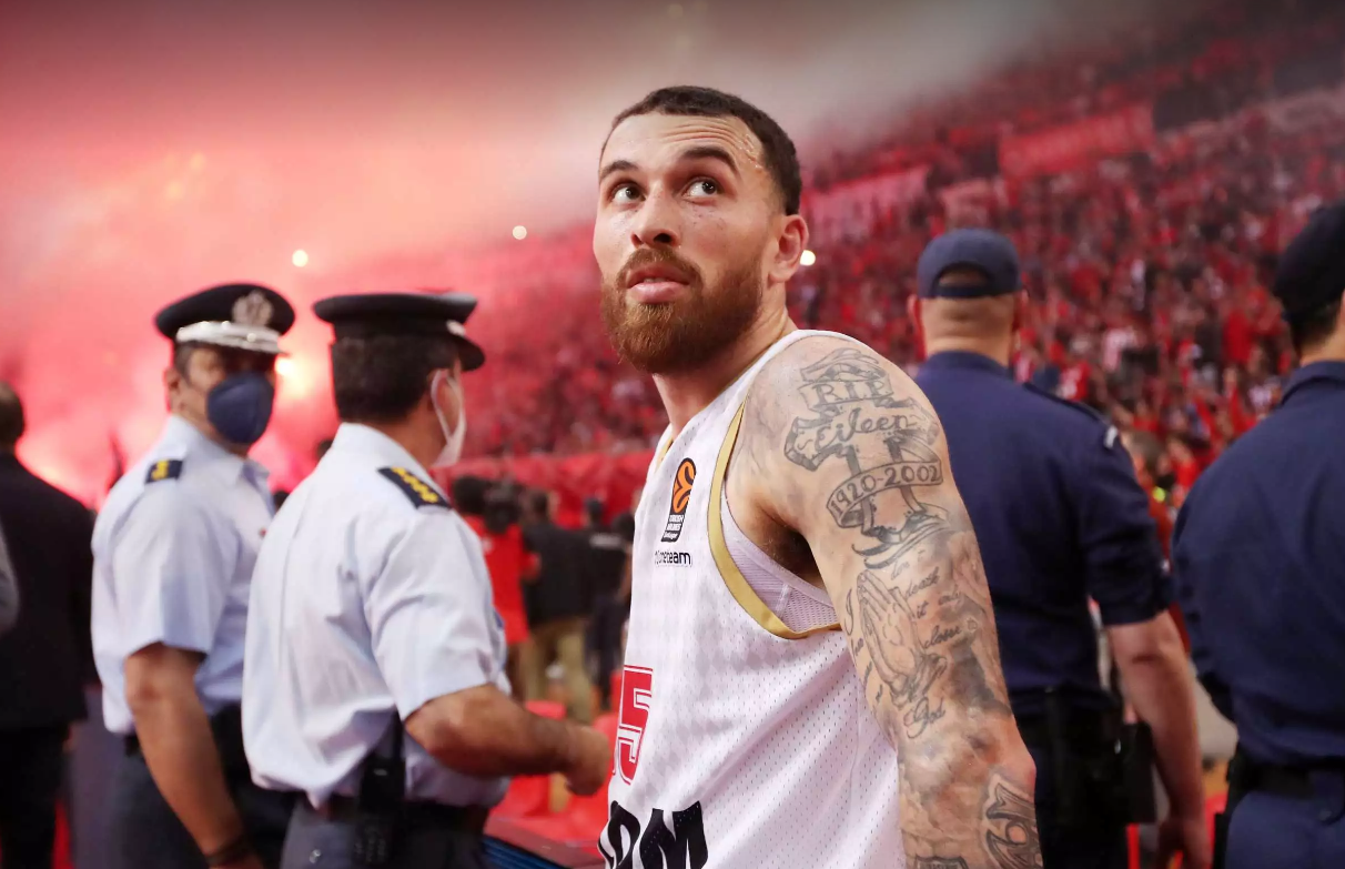 Νέα… εξέλιξη με Μάικ Τζέιμς και Ολυμπιακό