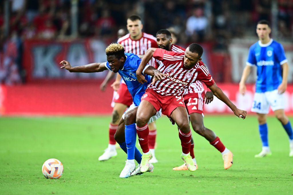 Μια τριάδα και… καραούλι στο live