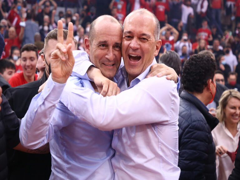αυτός-είναι-ο-ξένος-που-κλείνει-το-ρόστ-237804