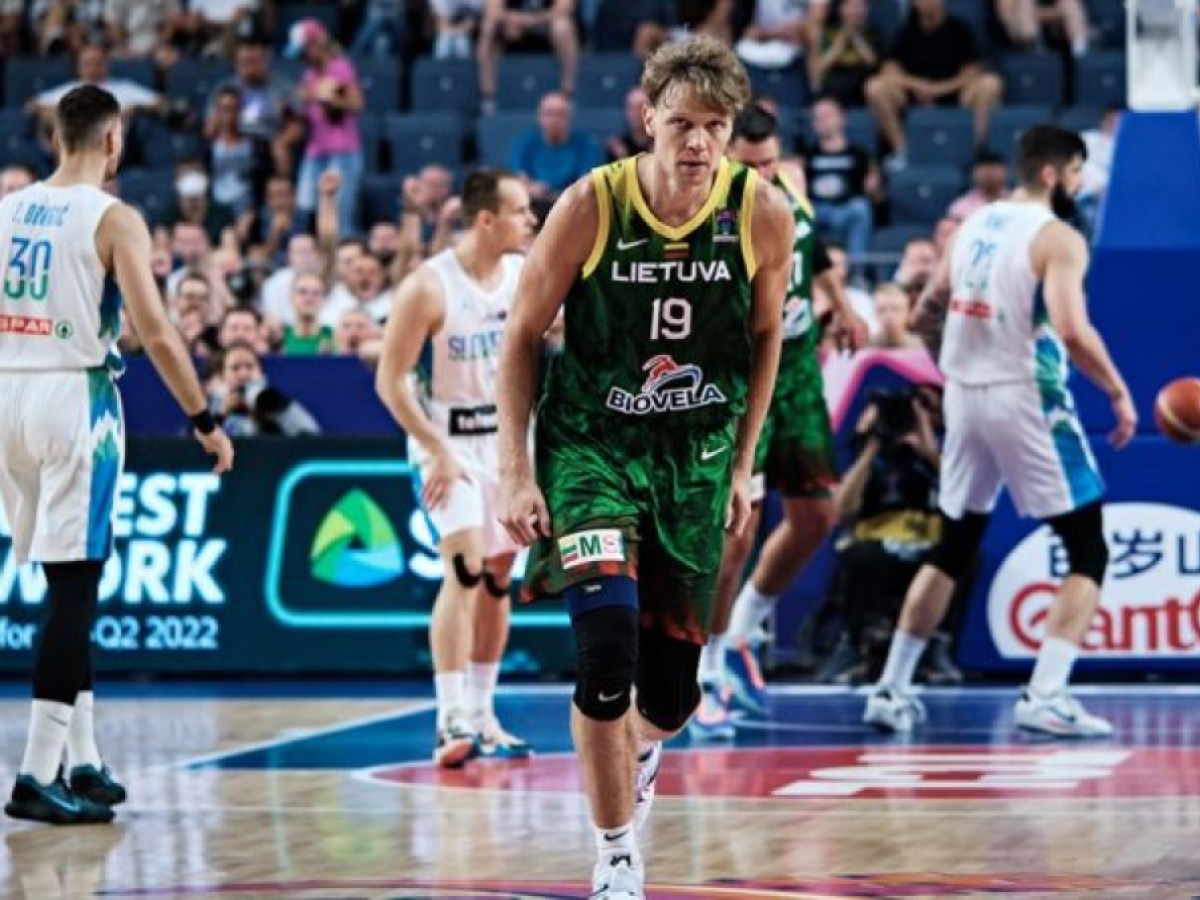 Αποθεώνει τον MVP Κουζμίνσκας η ΑΕΚ