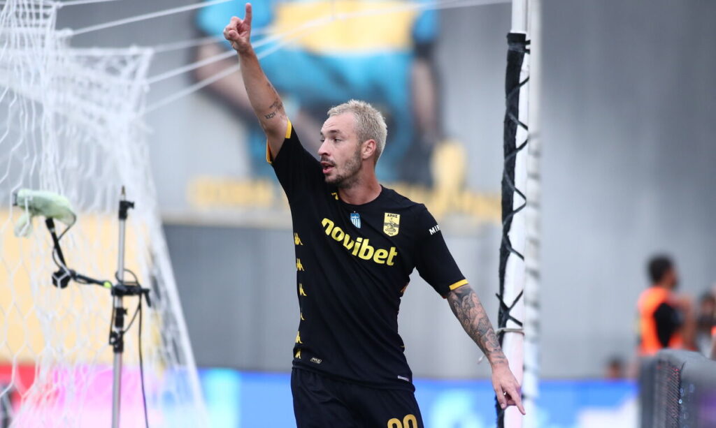 Ο Λορέν Μορόν οδηγεί την κούρσα της Stoiximan Super League με 10 γκολ.