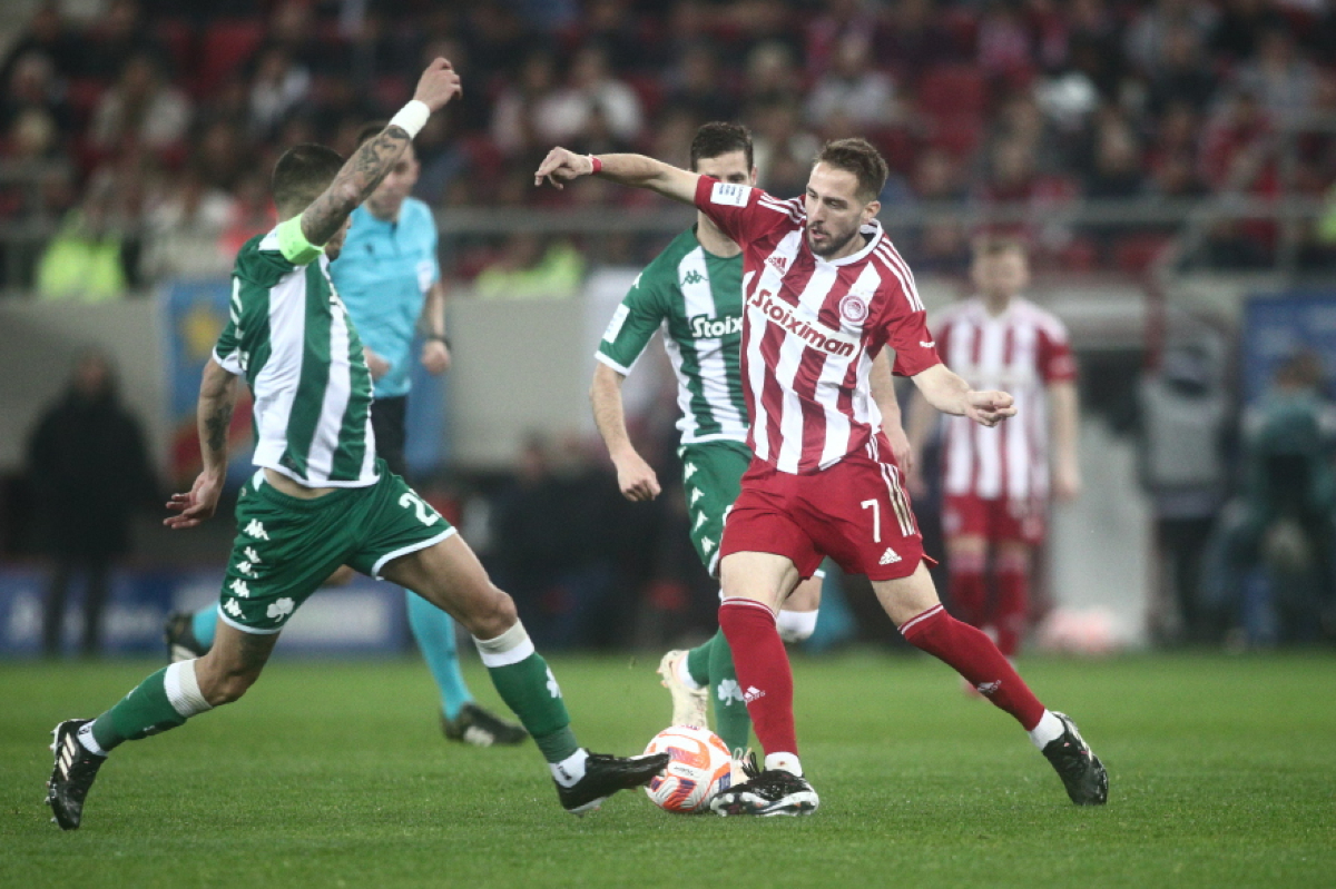 Φαβορί ο Ολυμπιακός απέναντι στον Παναθηναϊκό, στο μεγάλο παιχνίδι της 8ης αγωνιστικής.