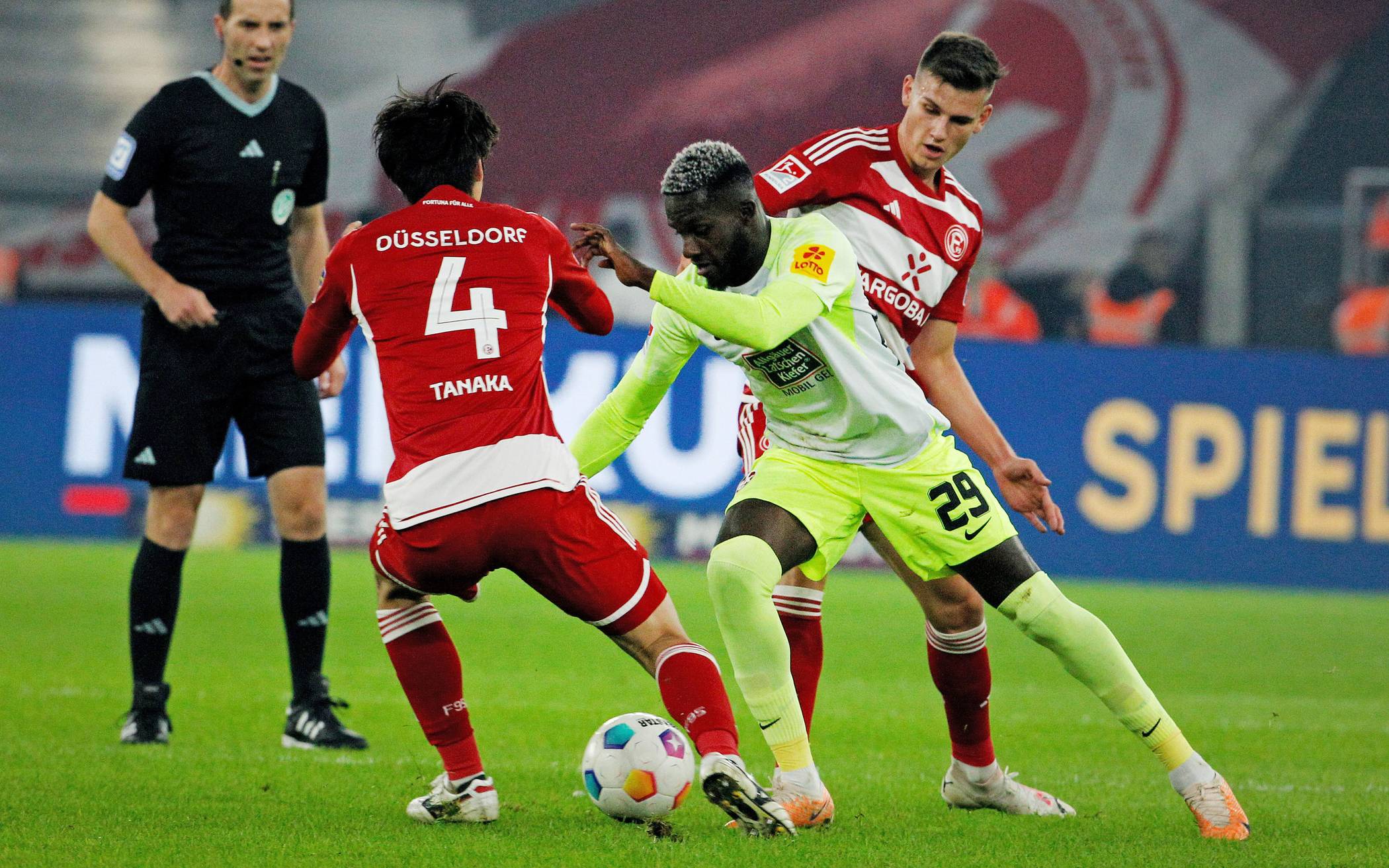 kaizerslaoytern-amvoyrgo-281023