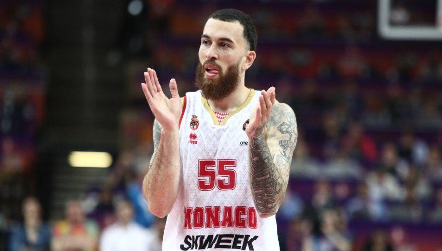 Ο Μάικ Τζέιμς παίρνει μπροστά