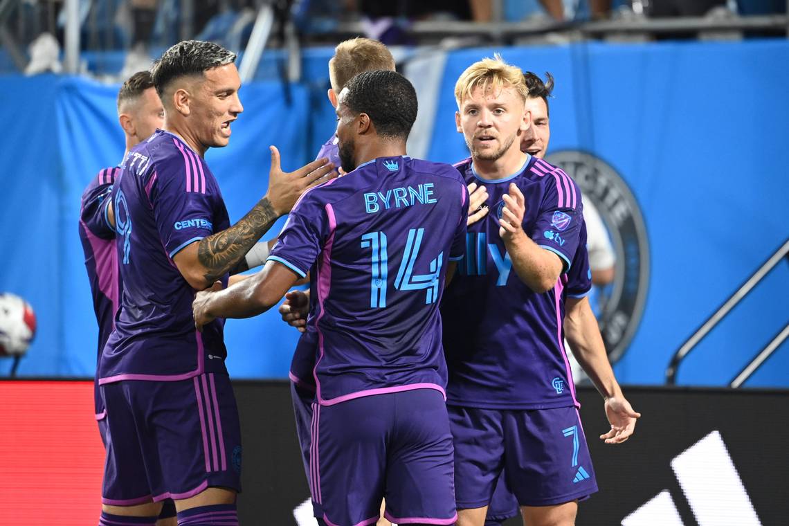 sikago-sarlot-081023