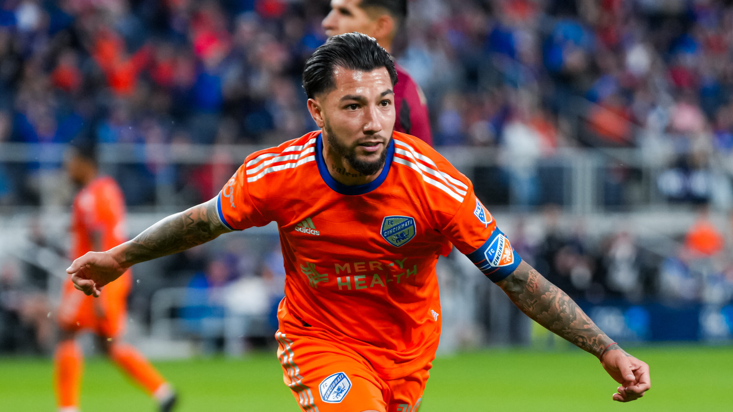 sinsinati-nioy-giork-rent-mpoyls-301023