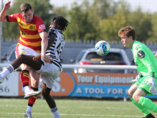 Κουίνς Παρκ - Πάρτικ Θιστλ