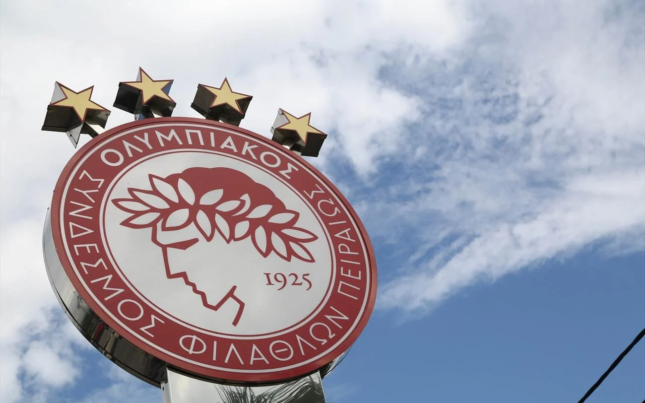 Ολυμπιακός: Κινείται νομικά εναντίον του οπαδού με την κροτίδα