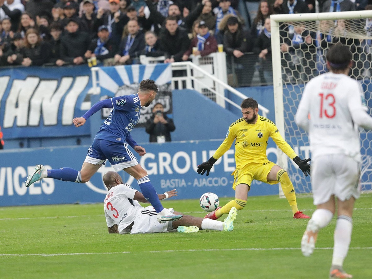 anesi-azaksio-251123