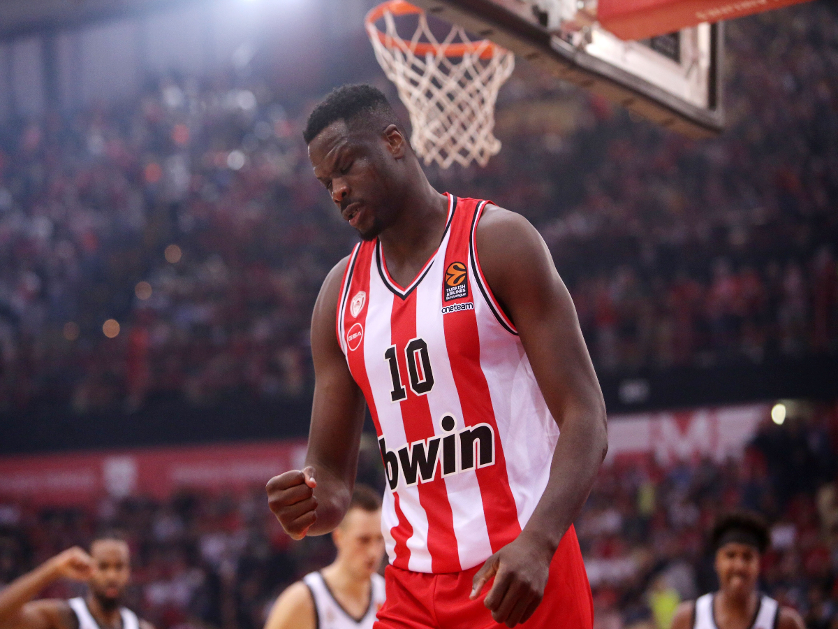 Novibet: Ολυμπιακός – Μπασκόνια με ειδικά στοιχήματα και ενισχυμένες αποδόσεις