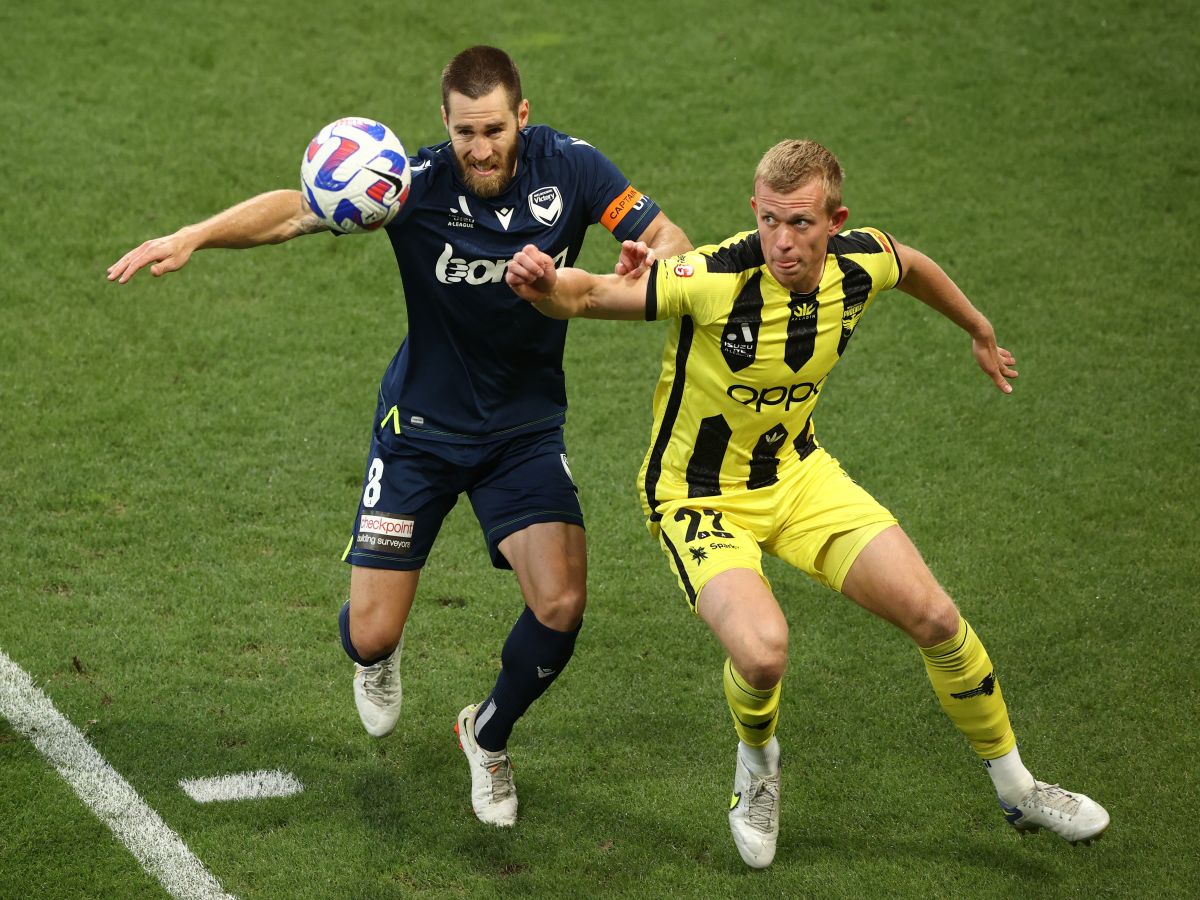 melmpoyrn-viktori-oyelingkton-foiniks-120524