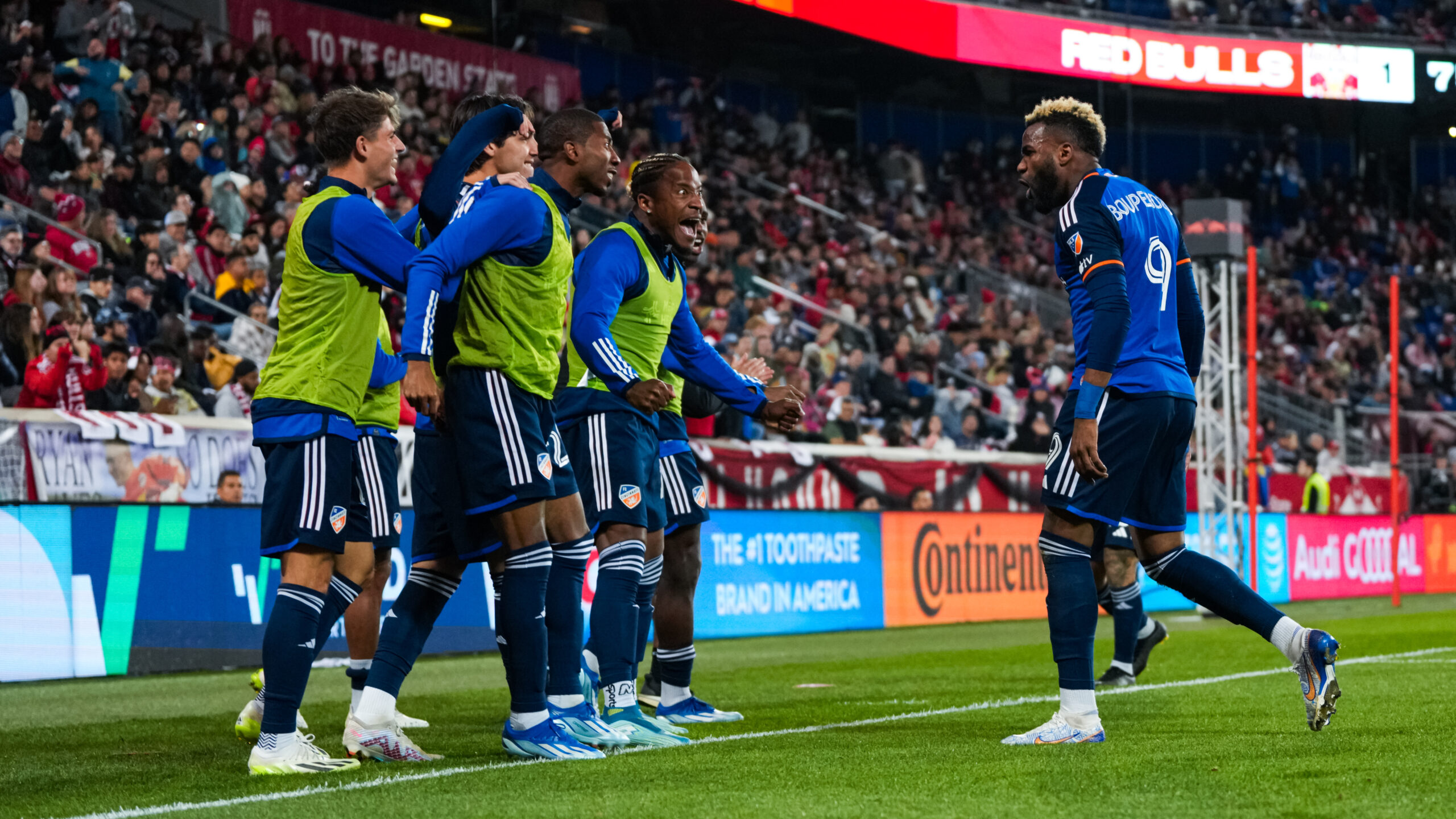 sinsinati-filadelfeia-261123