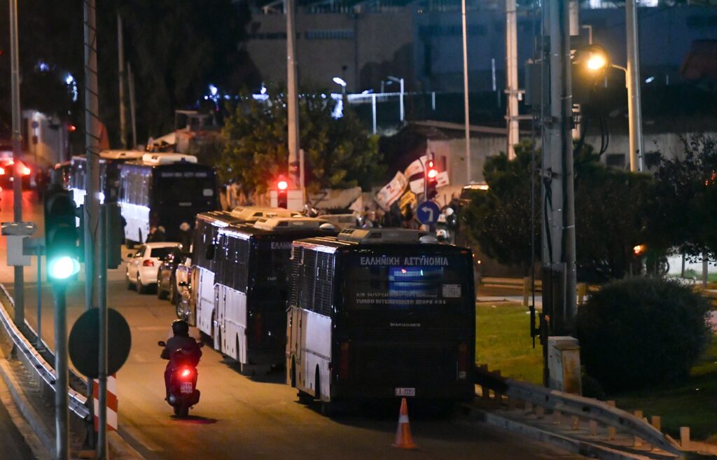 βόλει επεισόδια αστυνομία