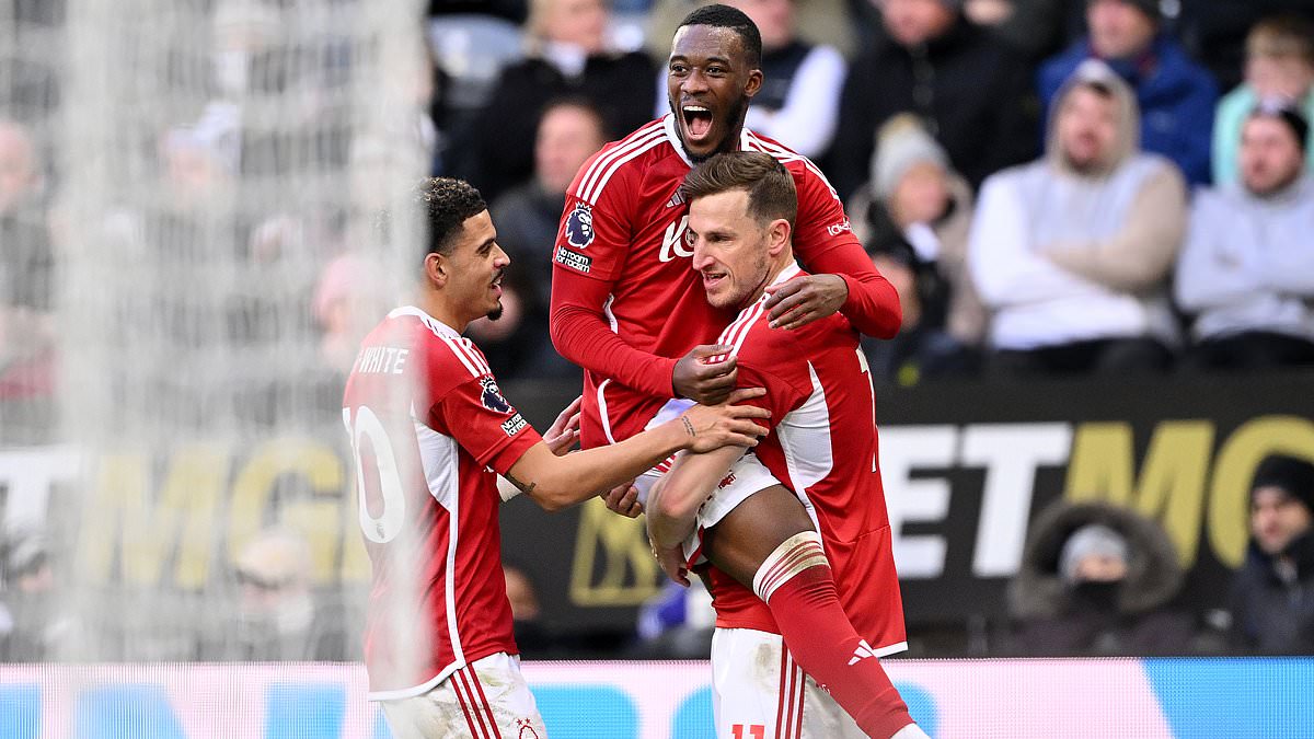 Ο Κρις Γουντ χάρισε τη νίκη στη Νότιγχαμ Φόρεστ με το χατ-τρικ του απέναντι στη Νιούκαστλ.