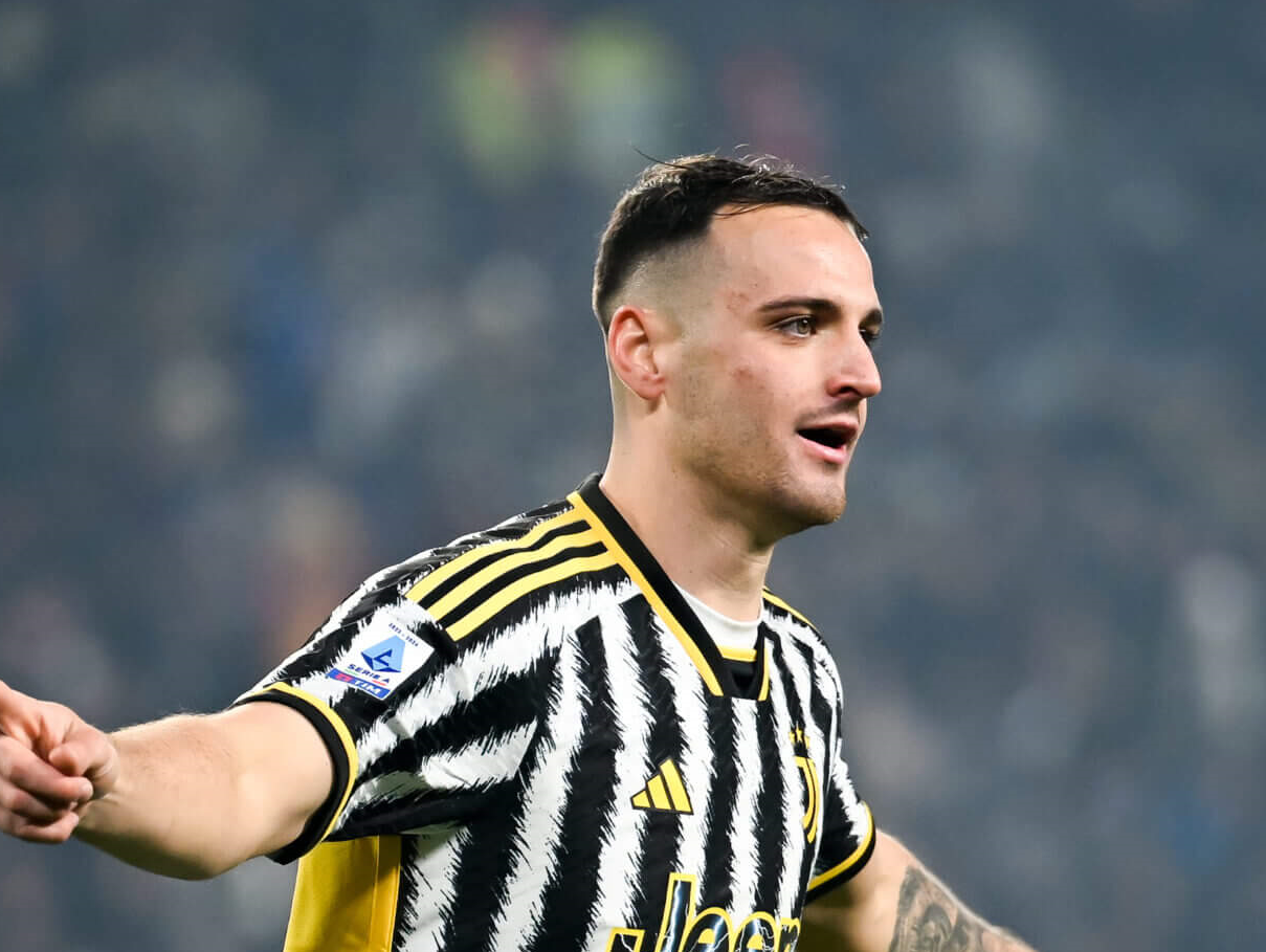 Ποιος άλλος;