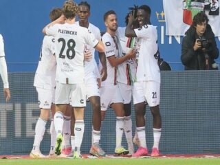 Royal Knokke FC - Ουντ-Χέβερλι