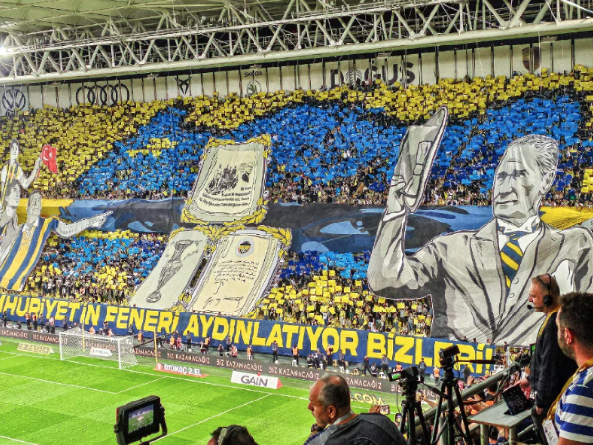 Πέφτουν κορμιά στην Κωνσταντινούπολη